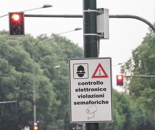 Avviso importante a tutti gli utenti della strada